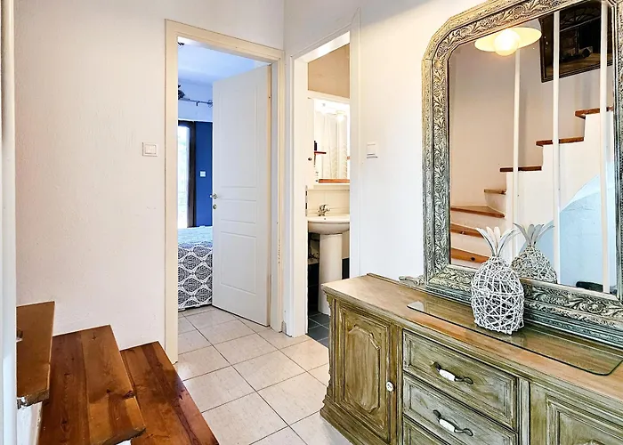 Hébergement de vacances Maisonette By The Sea 50 M *