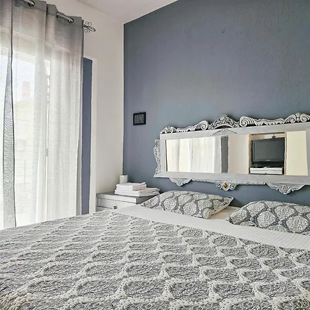 Maisonette By The Sea 50 M Semesterbostad