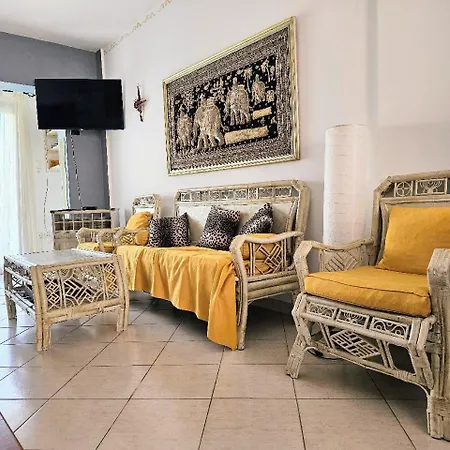 Maisonette By The Sea 50 M Semesterbostad *