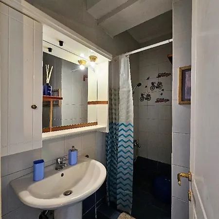Maisonette By The Sea 50 M Semesterbostad
