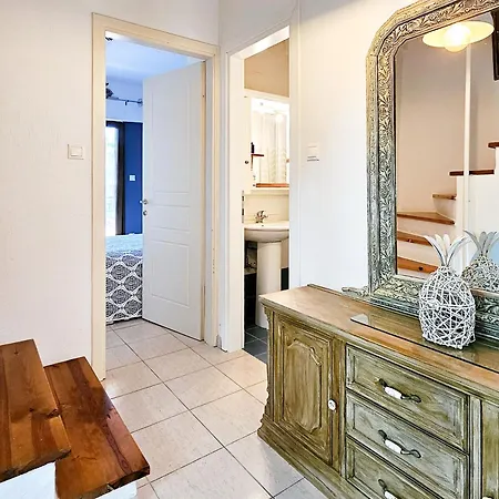 Maisonette By The Sea 50 M