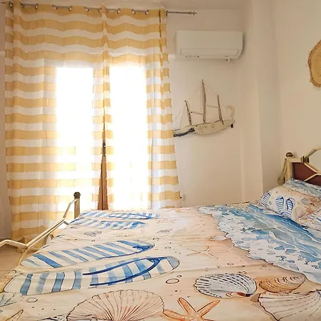 בית נופש Maisonette By The Sea 50 M