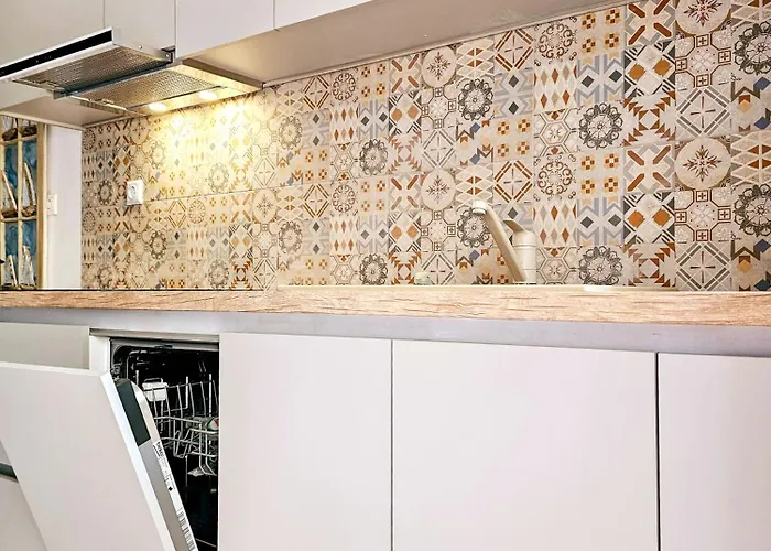 Дом отдыха Maisonette By The Sea 50 M