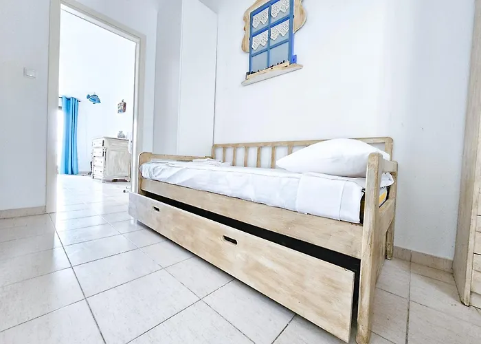 Maisonette By The Sea 50 M Дом отдыха *